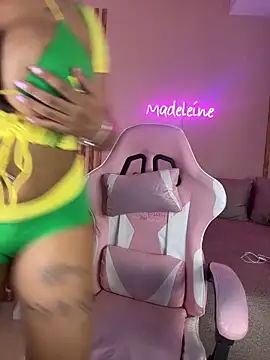 MadeleineSanez webcam