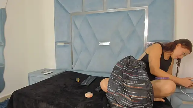 aishaxht (G teen) - flash tits