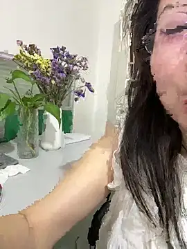 qingqing202666 (F milf) - 办公室全裸快闪1分钟