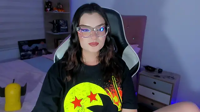 OphelianaRose33 live cam on StripChat