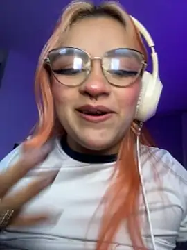 Sophia_Weest99 webcam