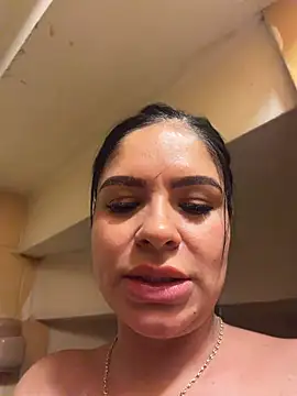 Elara_Luxe webcam