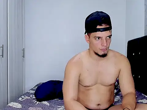 LeoBonucci2519 webcam