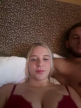 PiercedNipsandBigCock webcam
