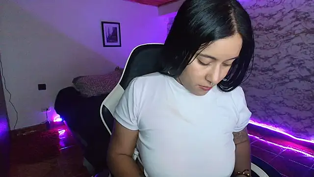 Camila_IRoose webcam