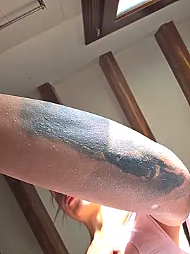 kylie_blck (F young) - Facesitting cam+1Pic