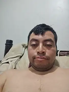 Wolf23maverick live cam on StripChat