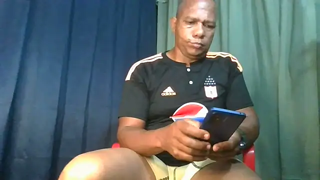 bigblackcock75 webcam