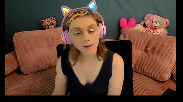 daddysprincess731 (F young) - Play With Whip Cream Topless