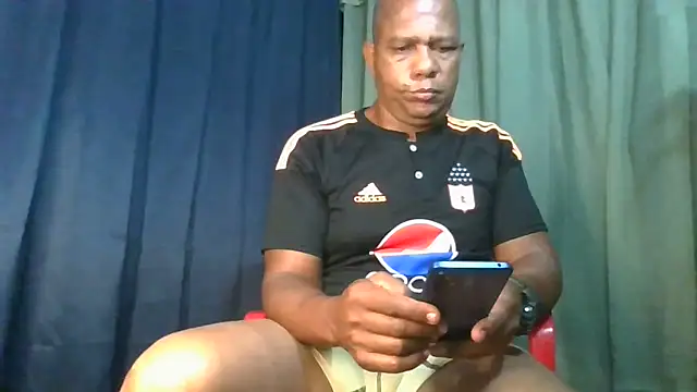 bigblackcock75 webcam