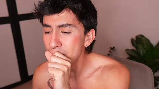 sweettaaron01 - Sweettaaron01's free webcam - UK Sex Cams