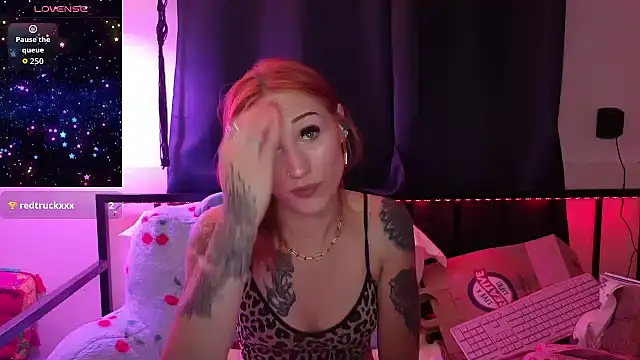 ThornsandHoney webcam