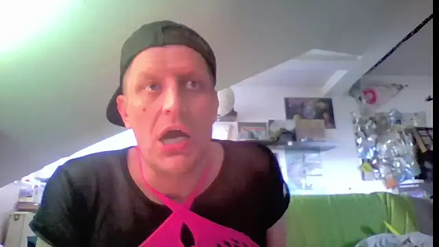 Bigthroaterboy webcam