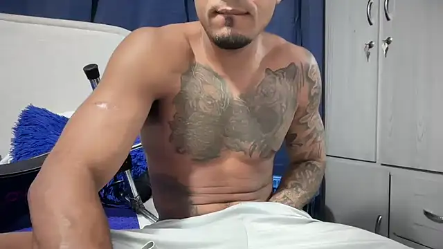 dominic_brandd23 webcam