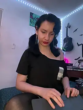 Nina-Chick777 webcam