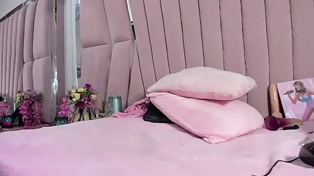 Sasha_Petitte webcam