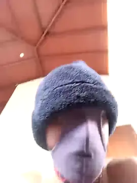 UR_skinny_boy webcam