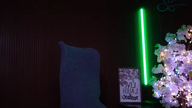 xxforyoureyesonlyxx webcam