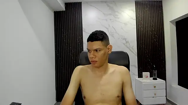 milo_cruz_ webcam