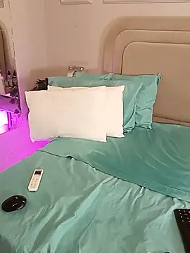 Nahomyrain live cam on StripChat