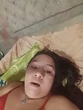 chicatraviesa24 webcam