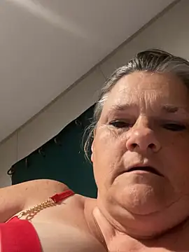 roxie6989 (F mature) - 2000