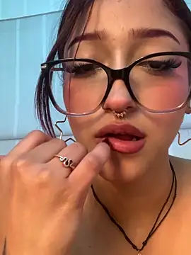 LilithMonette webcam