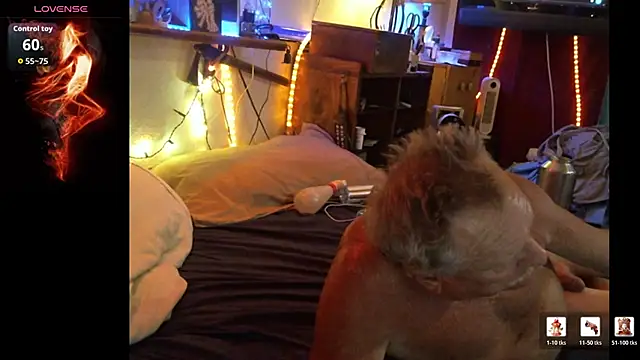 Pussyeat2please webcam