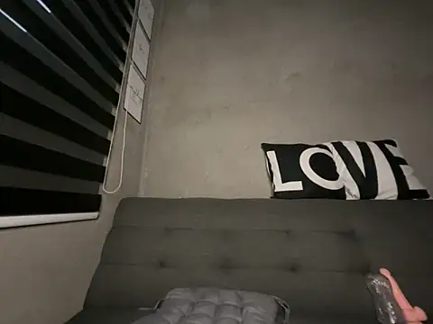 wild_apple69 webcam