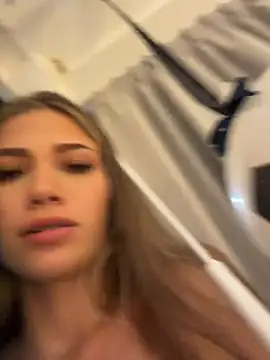 EmmaJhoons webcam