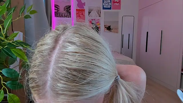 Lily_Young webcam