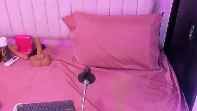 sharlotthe_bigass webcam