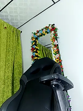 Elektra_bigcock's room