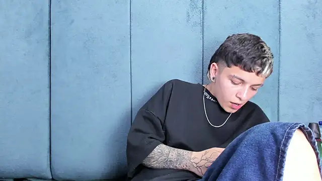 megan_thompson_ (F teen) - dildo in ass😋