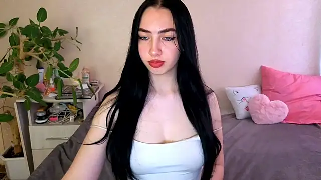 WildKittenX_ live cam on StripChat