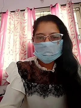 thanusi_2 live cam on StripChat