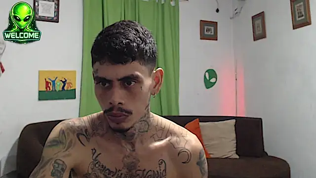alpha_zom live cam on StripChat