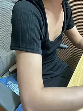 Mina048 webcam