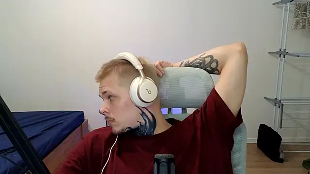 DENIS_HERE live cam on StripChat