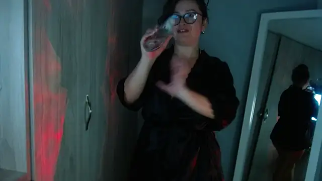 sophie_lopez1 (F milf) - Show titis in the car