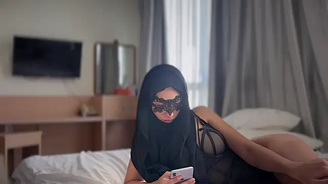 hiddenCrazySlutCpl live sex cam