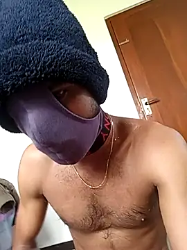 UR_skinny_boy webcam