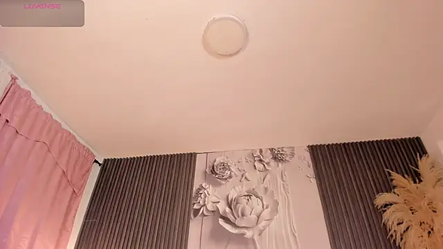 CarolineFyre webcam