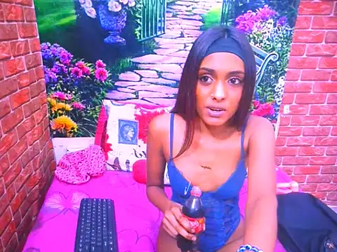 IndianPretty14u2Luv webcam