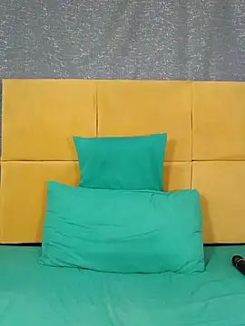 HugeTitisxx webcam