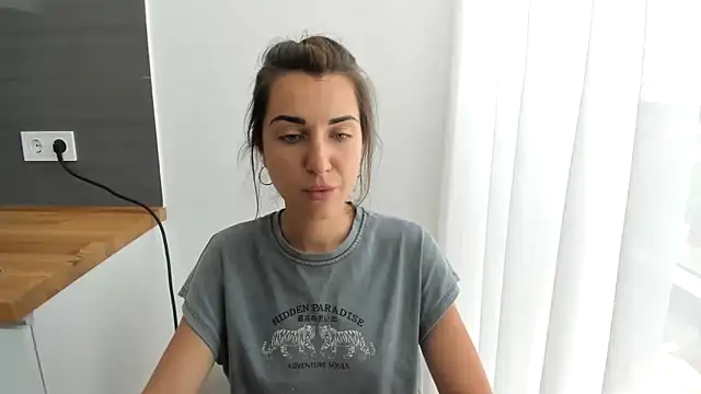 summmmersky1 live cam on StripChat