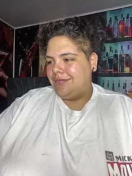Hailey_Curvy webcam