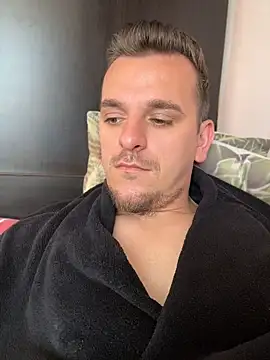 Huge_cock22cm live cam on StripChat