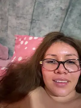 solecito_22 live cam on StripChat
