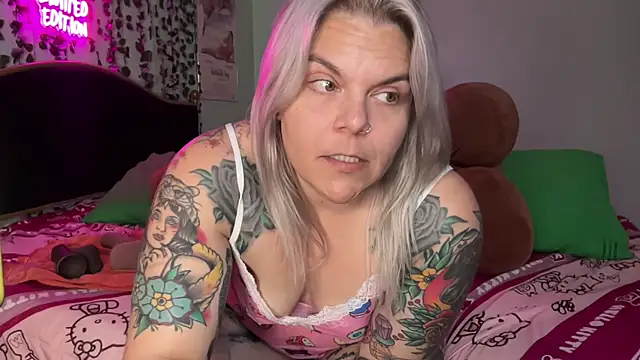 CherryBombBomb webcam